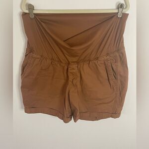 Old Navy Maternity full panel Chico shorts, size L